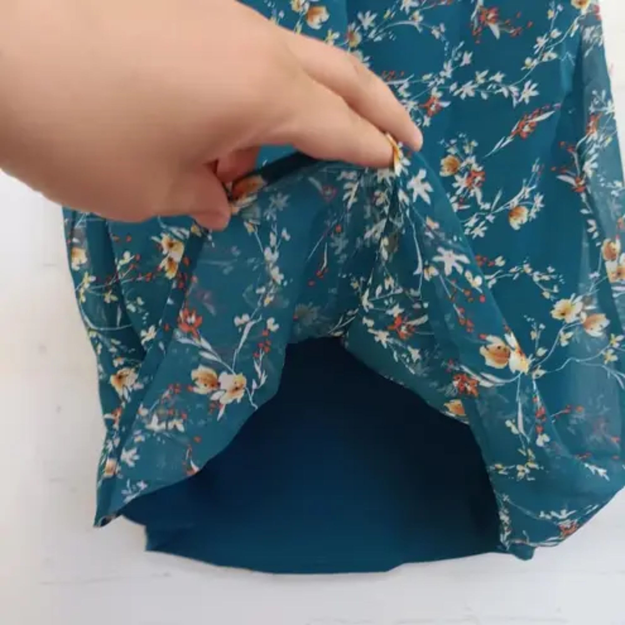 Papermoon Women's  Lined V-Neck Floral Sleeveless Top - Size Small