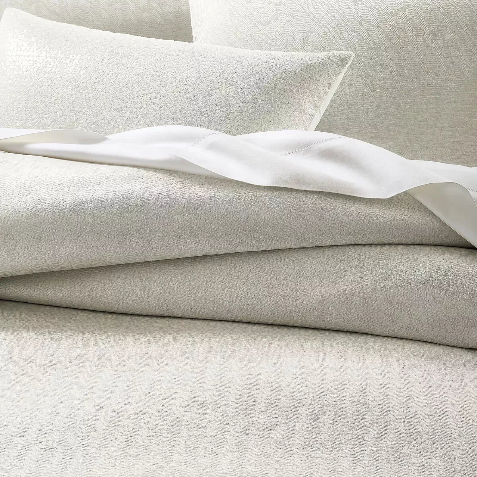 Hotel Collection Currents Comforter Set 4-Pc – Queen, Ivory