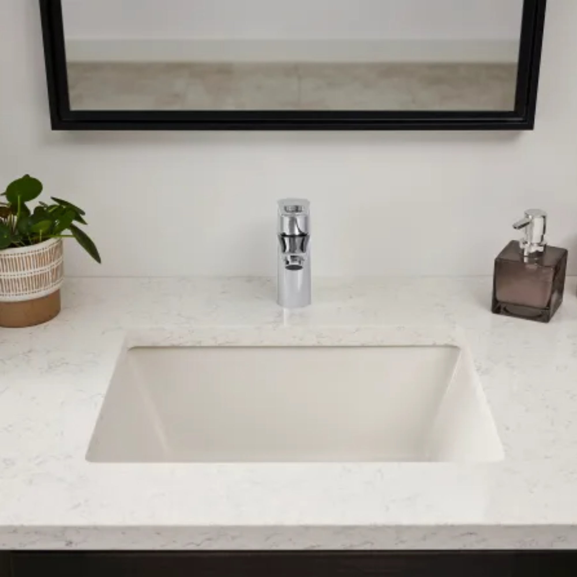 GROHE BauLoop Single-Handle Single Hole Bathroom Faucet in StarLight Chrome