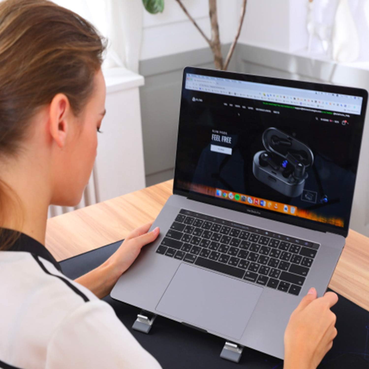 Steady Portable Laptop Stand – Foldable Aluminum Riser for Laptops & Tablets up to 15.6", Lightweight & Durable with Carry Pouch