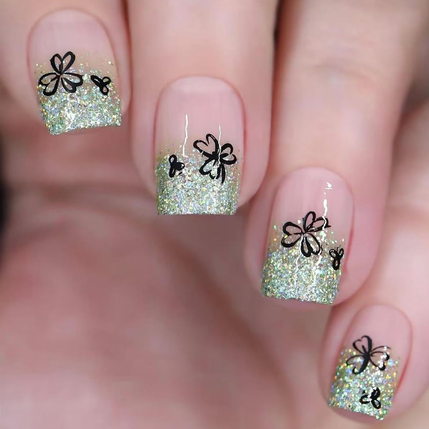 24Pcs Green French Tip Press-On Nails with Glitter Design – Short Square Fake Nails Lucky Clover Glue-On Nails for St. Patrick's Day & Spring Manicure