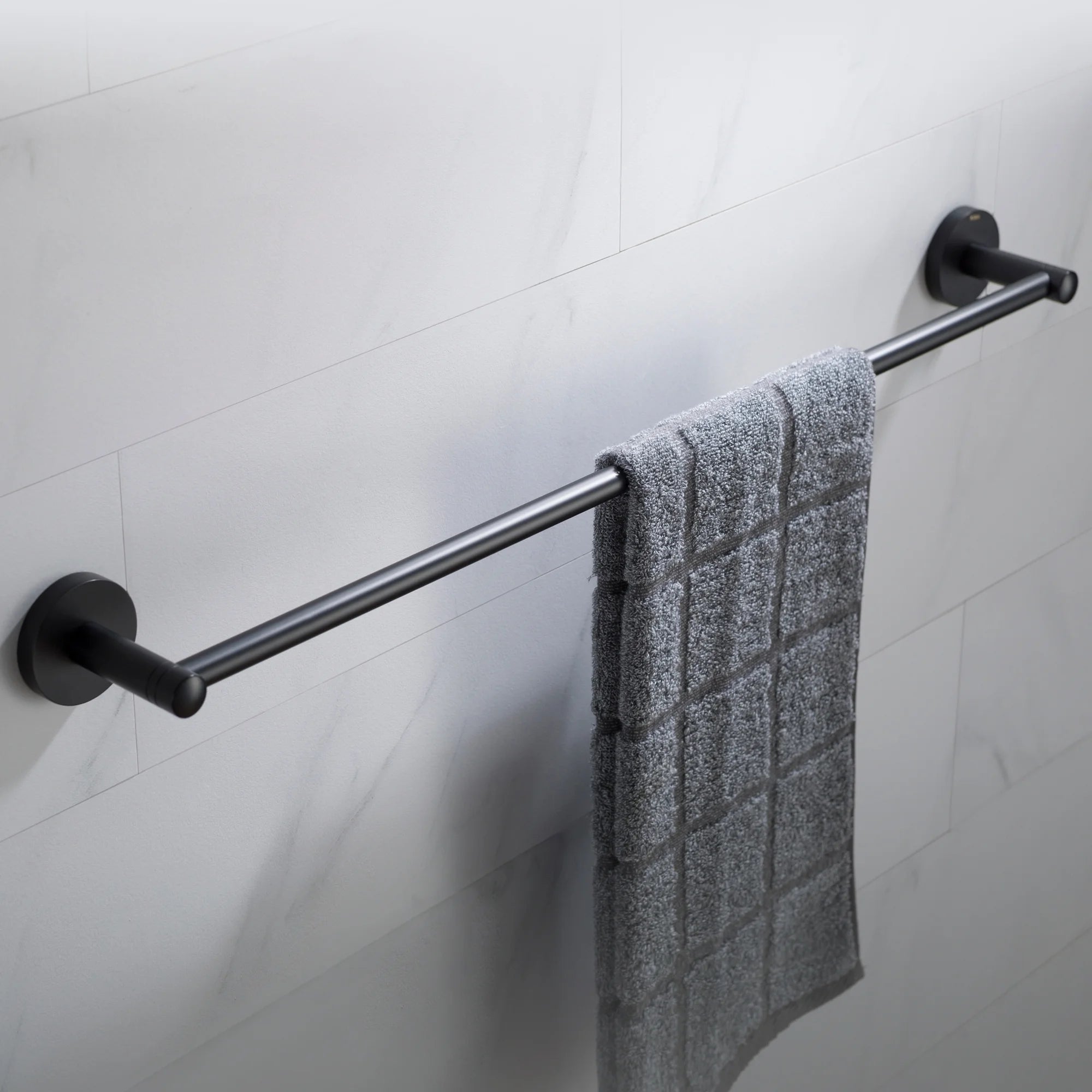 Kraus-24-Bathroom-Towel-Bar-Matte-Black-2-1-H_b627b1c3-0d83-44a5-ad48-d04d46ad7c30_1.e029a6c3f0a84ece8dff8137707e571b.webp