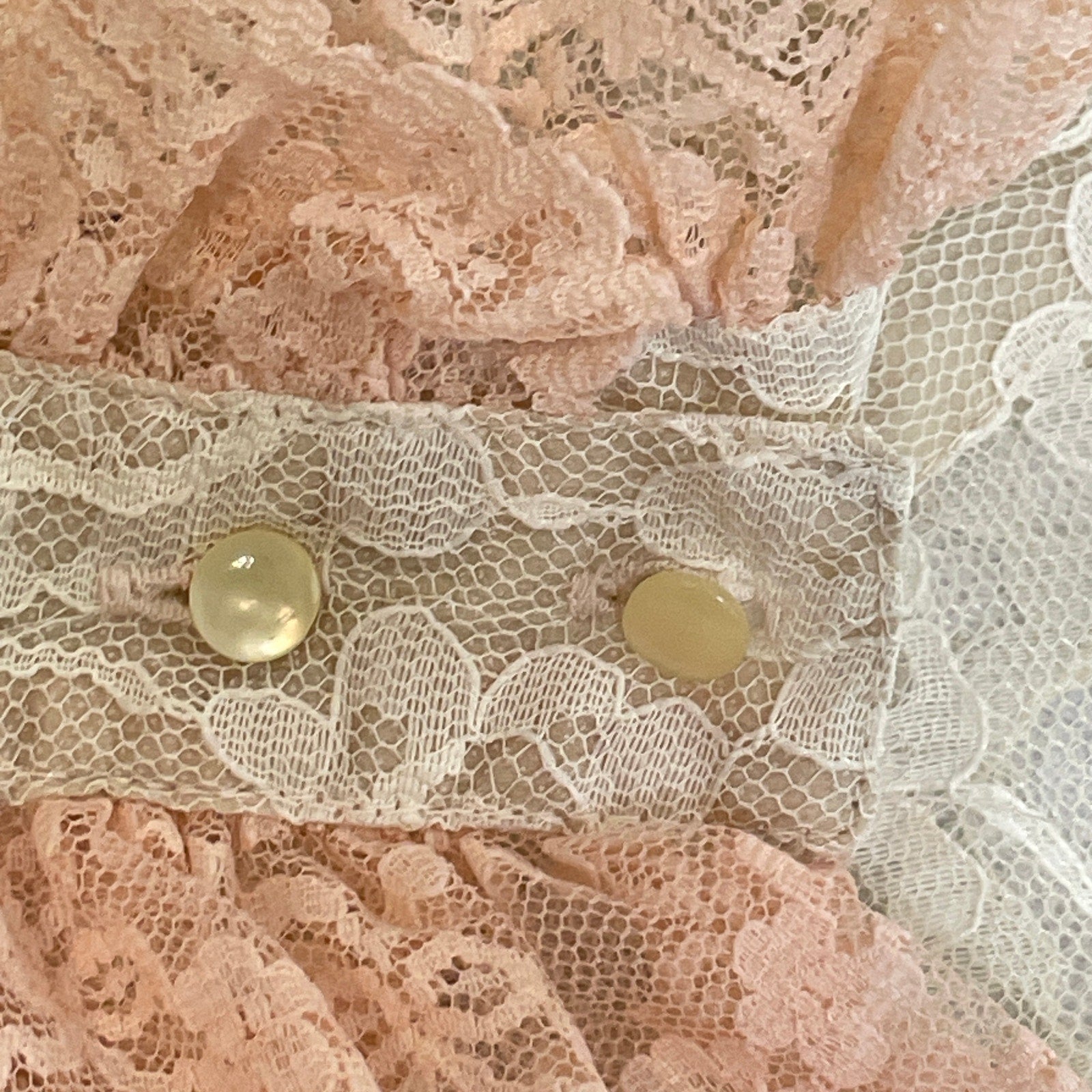 Lord & Taylor Vintage 1980s Cascade Collar Lace Blouse Pearl Buttons Women Small